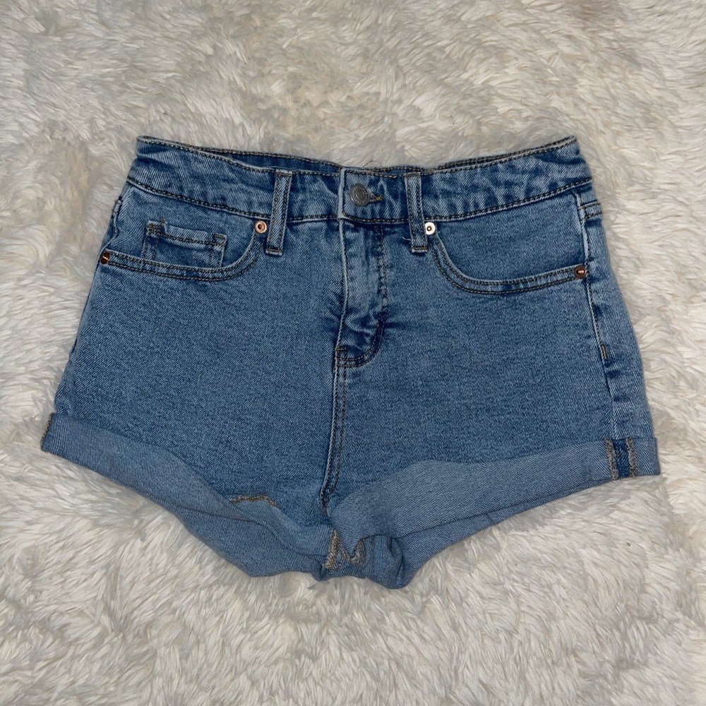 High waisted denim shorts 💙
